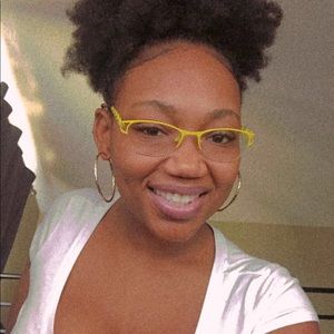 Meet your Posher, Mauricia